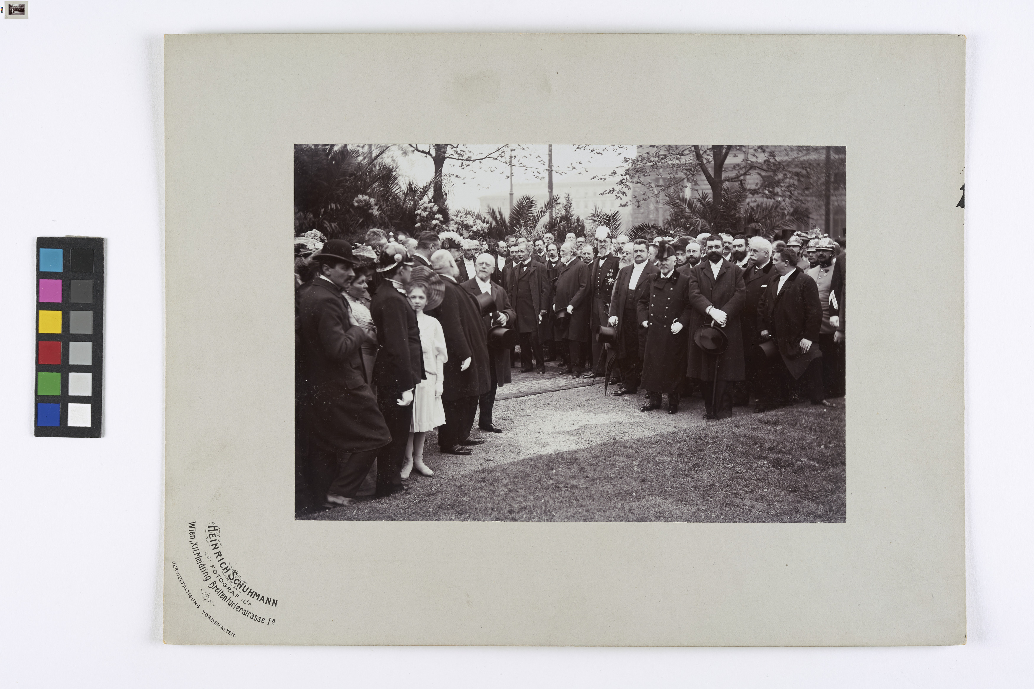 Ludwig Martinelli In Einer Gruppe Von Festg Sten Bei Der Enth Llung Des