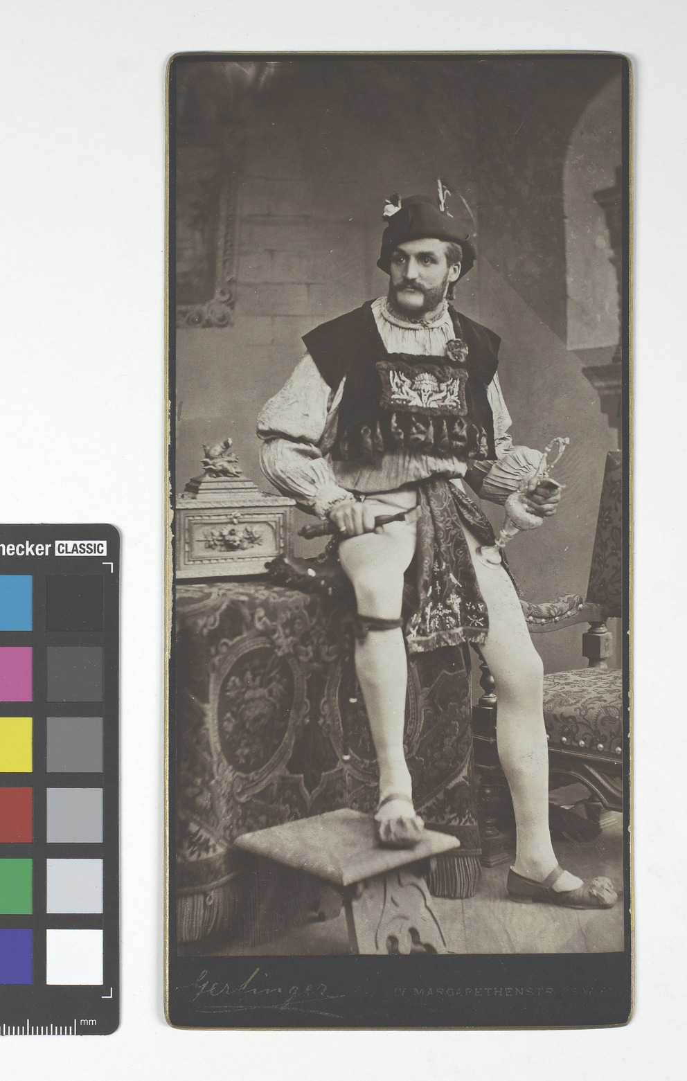 Josef jun. oder Franz Mayer, im Kostüm zum Makartfestzug 1879 Wien