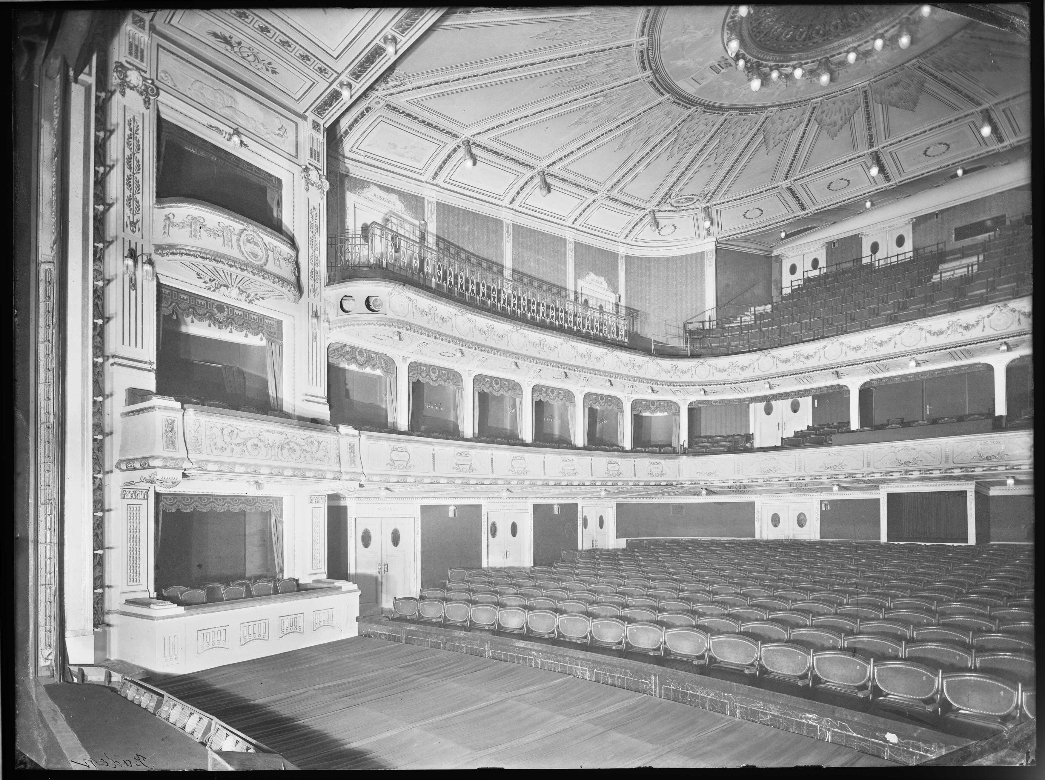 Stadttheater In Baden Bei Wien, Zuschauerraum – Wien Museum Online Sammlung