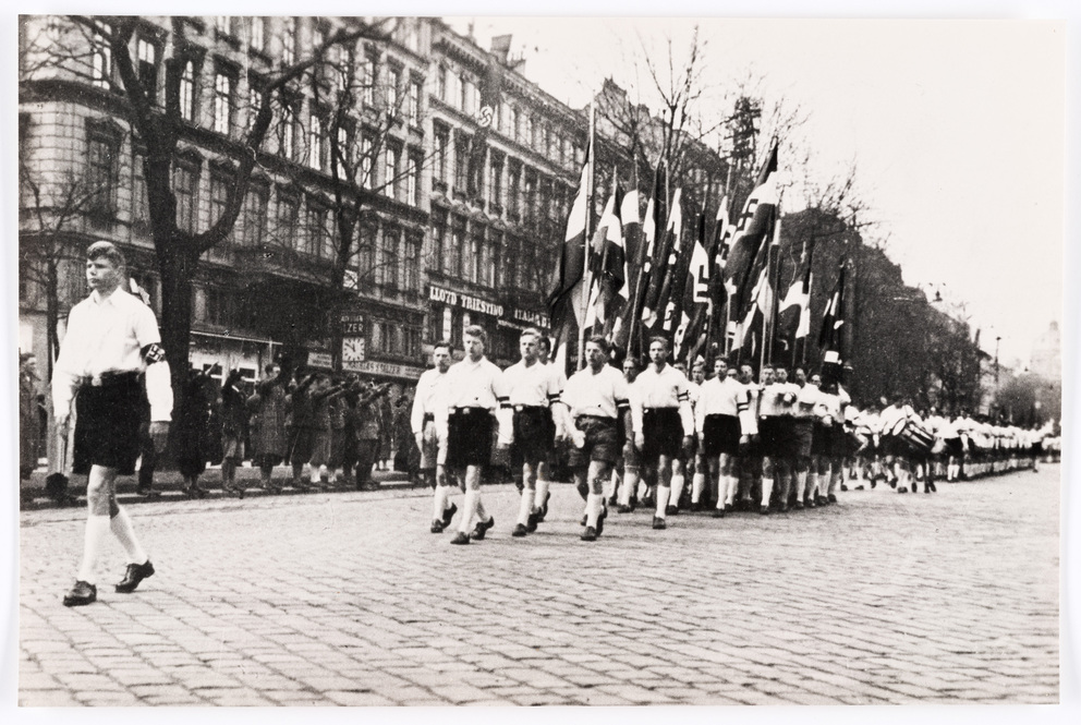 "Marsch Der Hitlerjugend über Die Ringstraße" – Wien Museum Online Sammlung