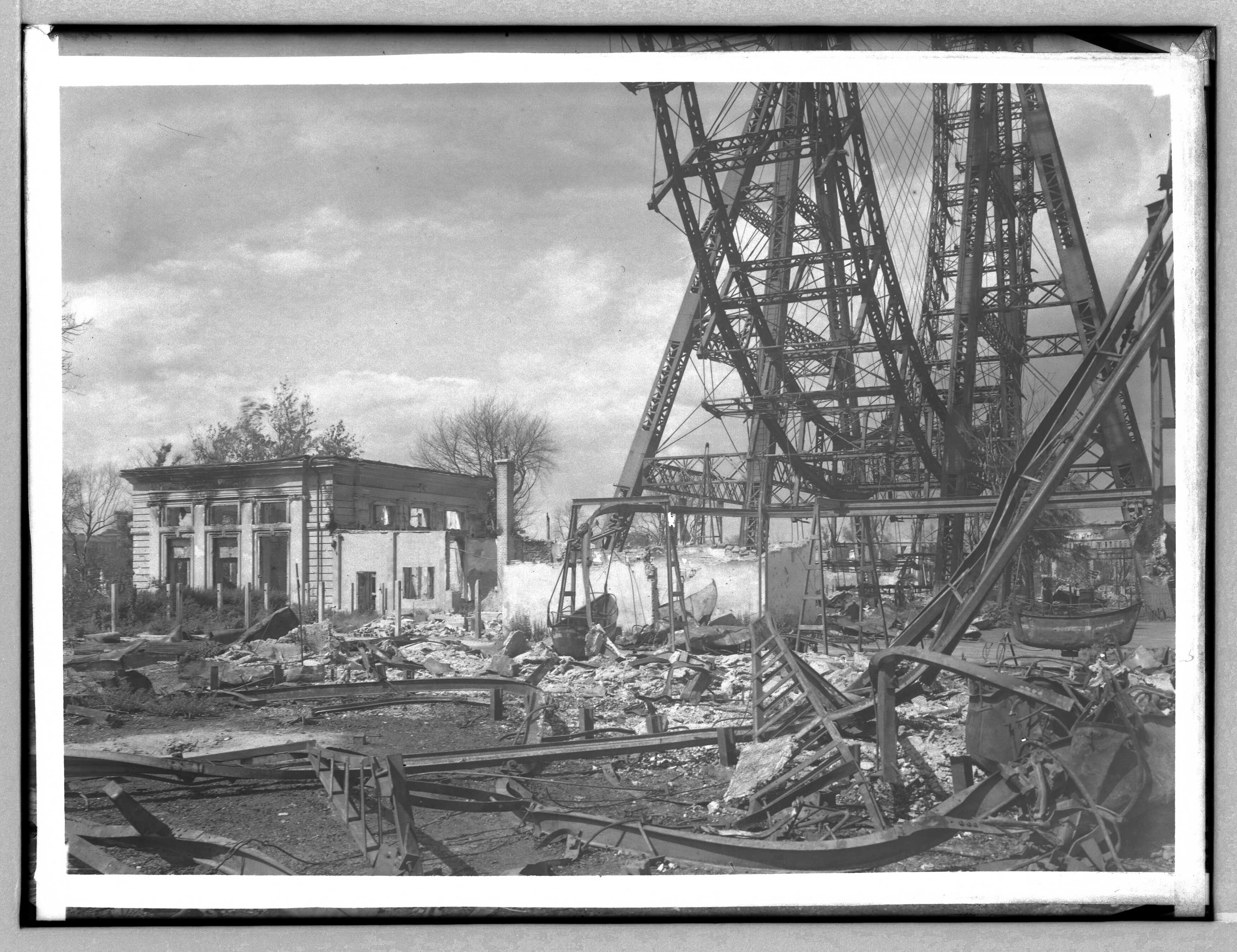 Kriegsschäden Prater, Riesenrad und ehemaliges Gallitzin'sches Gartenhaus Wien Museum Online