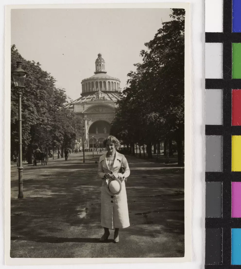 2., Rotunde - Südportal - während einer Messe – Wien Museum Online Sammlung