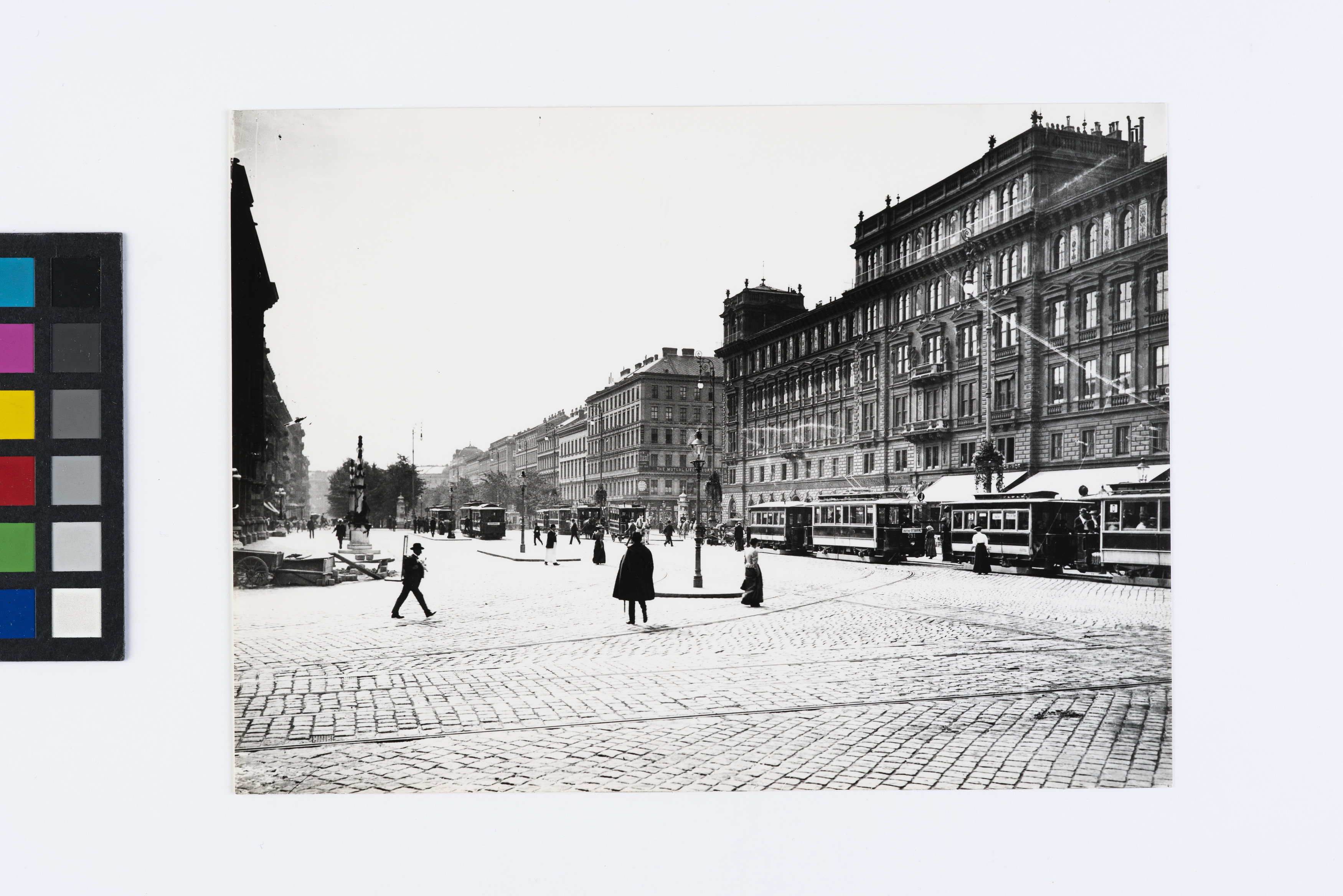 1-opernring-1-5-heinrichhof-schr-gansicht-blick-von-h-he