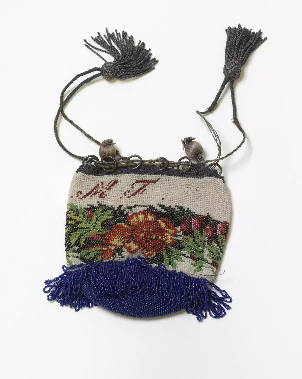 Before the Pattern, Look at the Opening: Vienna’s 1817 and c.1830 Beaded Knitted Purses