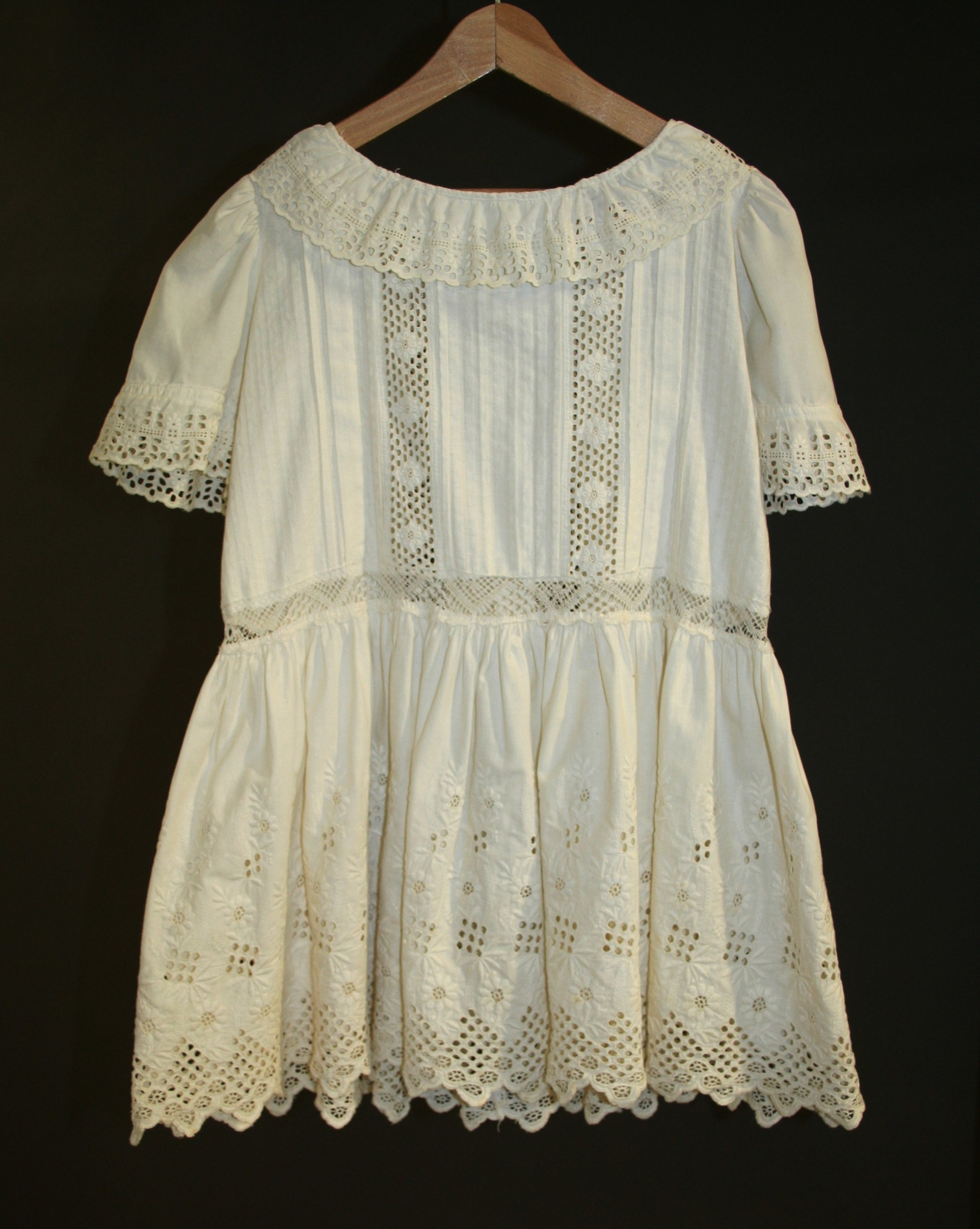 Kinderkleid – Wien Museum Online Sammlung