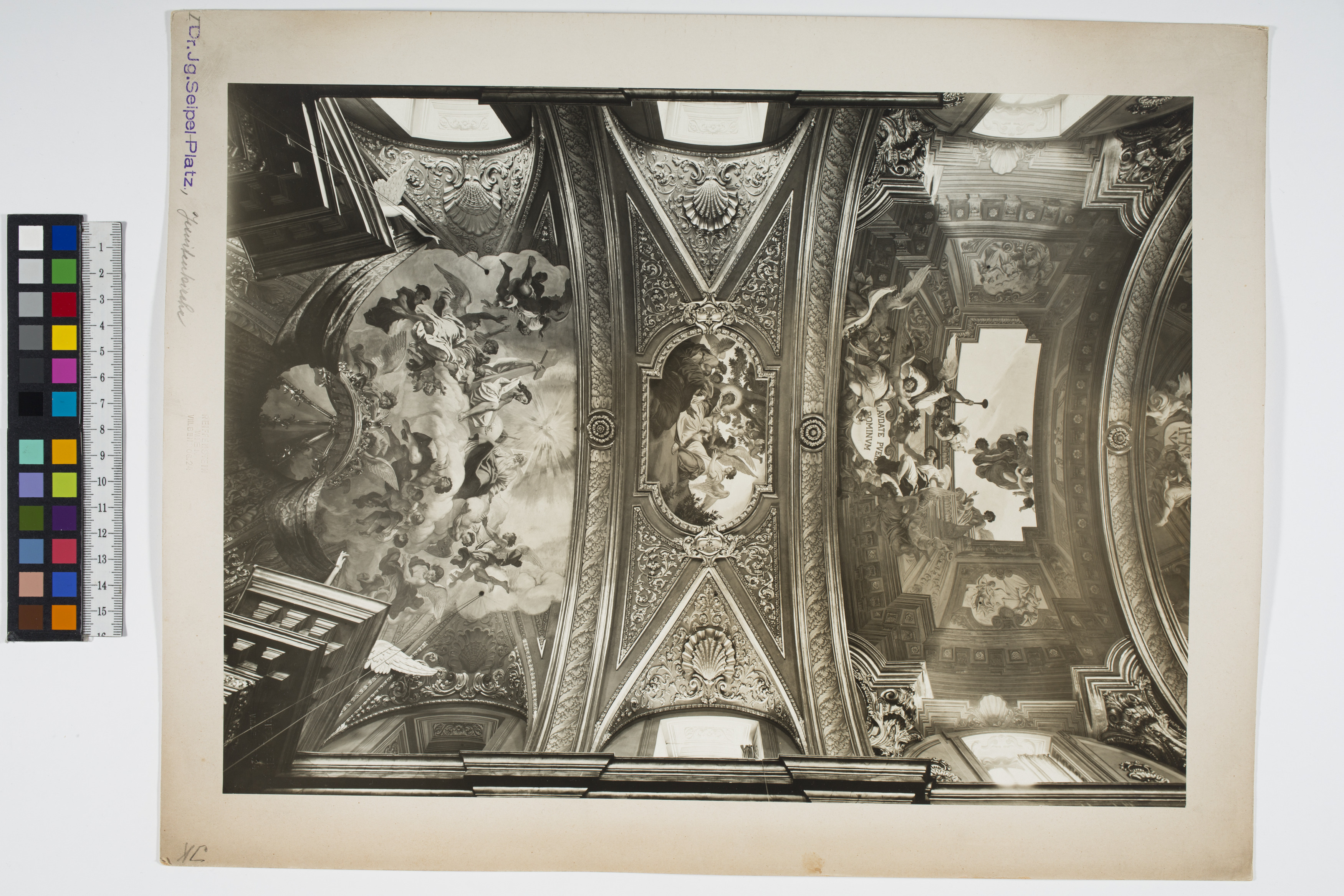 1., Dr.IgnazSeipelPlatz Jesuitenkirche Innenansicht Detail